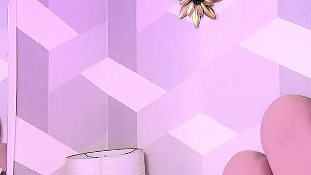 Snapshot of KylieMonnett chatting on March 14, 2026, 5:24 am KylieMonnett online show from March 14, 2026, 5:24 am