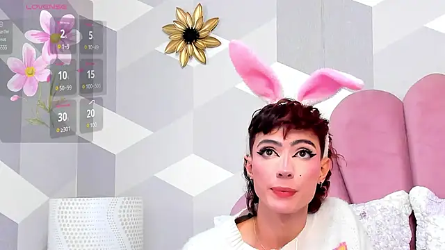 Snapshot of KylieMonnett chatting on March 19, 2025, 1:32 am KylieMonnett online show from March 19, 2025, 1:32 am