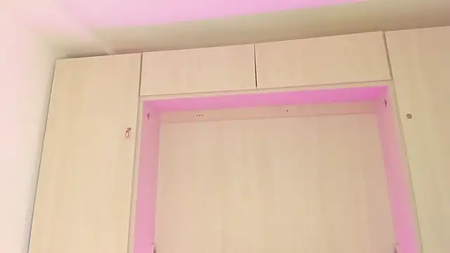 EmilyyStuart online show from December 16, 2025, 4:06 am