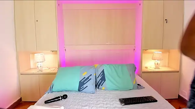 Snapshot of EmilyyStuart chatting on February 6, 2026, 7:43 pm EmilyyStuart online show from February 6, 2026, 7:43 pm