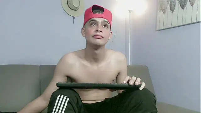 Snapshot of zacariasss_ chatting on October 19, 2025, 9:45 am zacariasss online show from October 19, 2025, 9:45 am