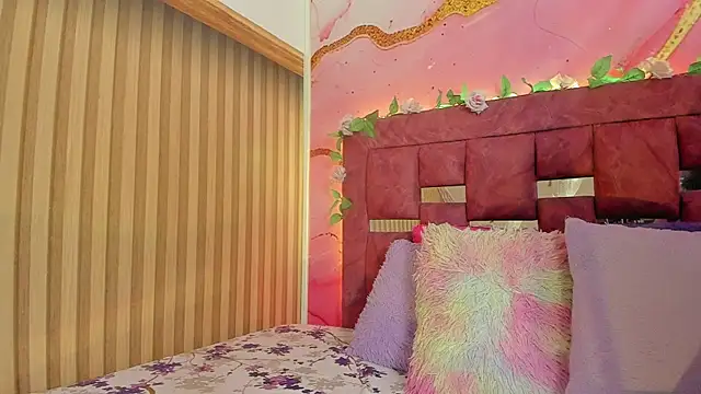 melody paris online show from April 10, 2026, 10:55 am