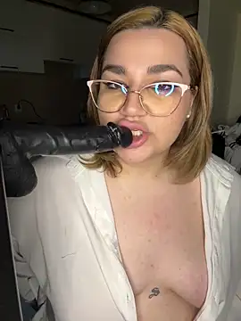 Leya  Droit online show from February 22, 2025, 3:47 pm
