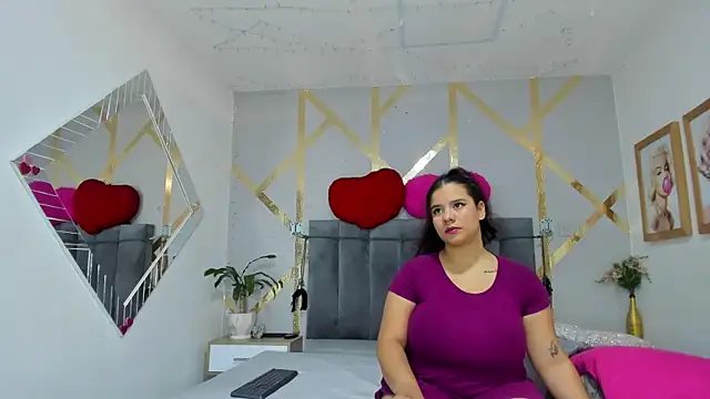 Caroliine Torres online show from June 11, 2026, 12:24 pm