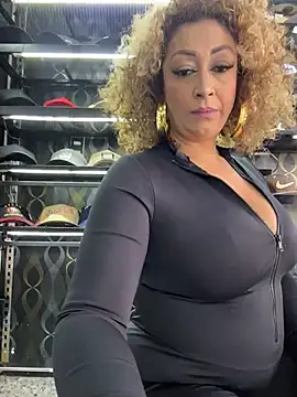 Snapshot of Katti_Barrera chatting on July 7, 2026, 7:39 pm Katti Barrera online show from July 7, 2026, 7:39 pm