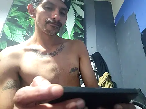 Snapshot of 2LatinoUncutPARTY chatting on October 2, 2025, 12:58 am 2LatinoUncutPARTY online show from October 2, 2025, 12:58 am