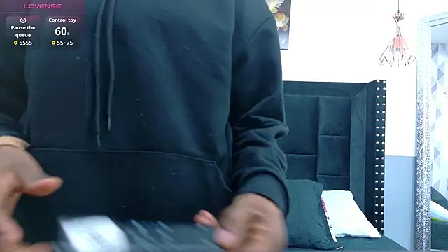 Snapshot of petitelittleebony chatting on February 20, 2026, 2:19 am petitelittleebony online show from February 20, 2026, 2:19 am