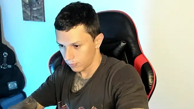 Snapshot of goodboy69l chatting on February 8, 2026, 12:19 am goodboy69l online show from February 8, 2026, 12:19 am