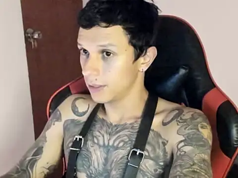 Snapshot of goodboy69l chatting on April 8, 2026, 1:29 am goodboy69l online show from April 8, 2026, 1:29 am