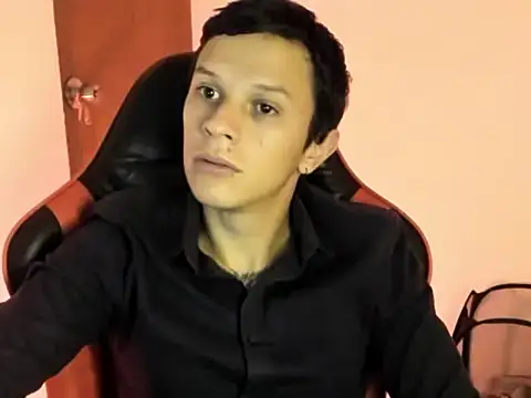 Snapshot of goodboy69l chatting on April 9, 2026, 1:29 am goodboy69l online show from April 9, 2026, 1:29 am