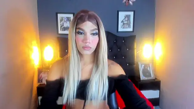 Snapshot of Sara-Smith- chatting on September 25, 2025, 12:22 pm Sara-Smith- online show from September 25, 2025, 12:22 pm