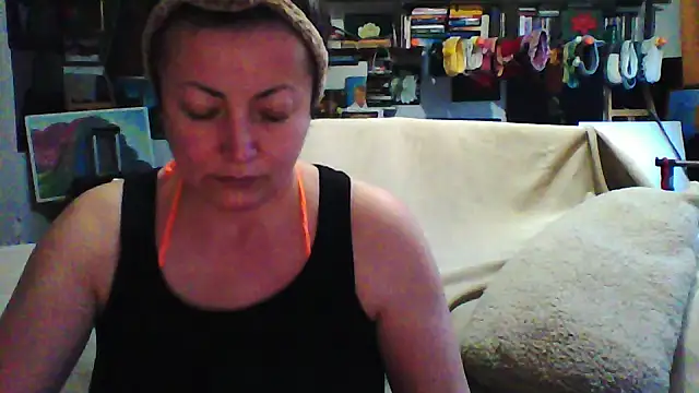 MariaAnaSunshine online show from November 15, 2025, 2:32 pm