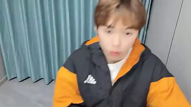 xiaottt1918 online show from March 31, 2026, 11:56 am