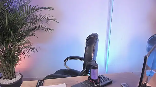 zoe roux21 online show from February 8, 2026, 3:04 am