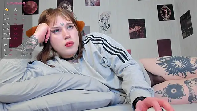 Snapshot of Spliti_moon chatting on November 9, 2025, 11:58 am Spliti moon online show from November 9, 2025, 11:58 am