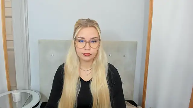 Snapshot of KristyHoney chatting on March 7, 2025, 6:24 am KristyHoney online show from March 7, 2025, 6:24 am