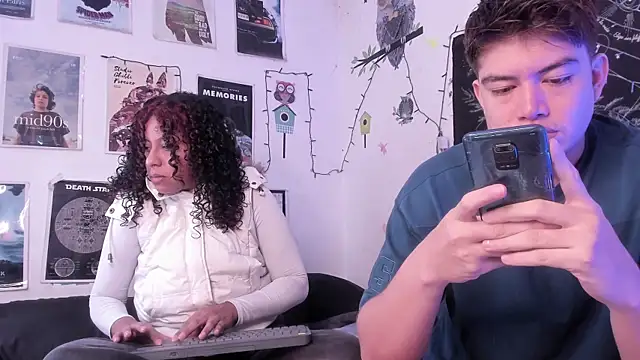 hothoneychile online show from September 27, 2025, 2:23 pm