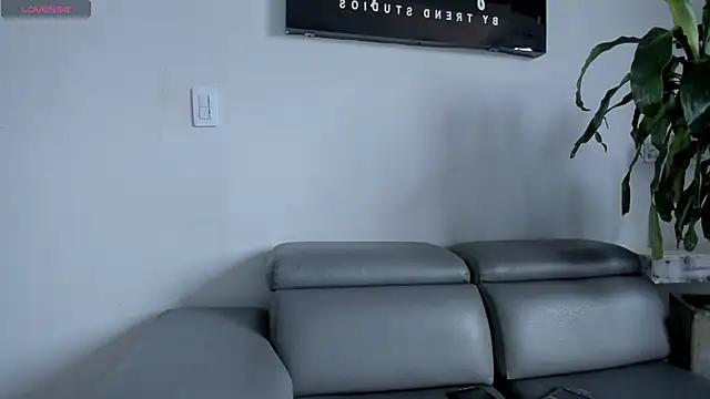 RoxyRoss  online show from September 20, 2025, 2:00 pm