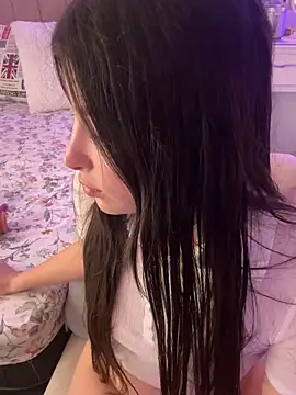 Snapshot of annaharper- chatting on November 2, 2025, 10:37 pm annaharper- online show from November 2, 2025, 10:37 pm