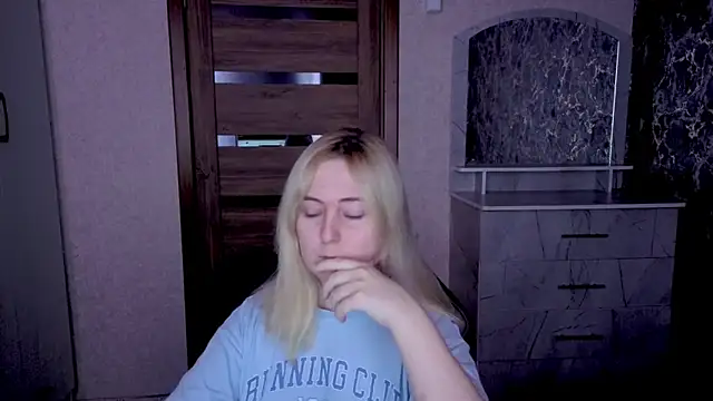 Kristy-Max online show from April 25, 2026, 8:39 pm