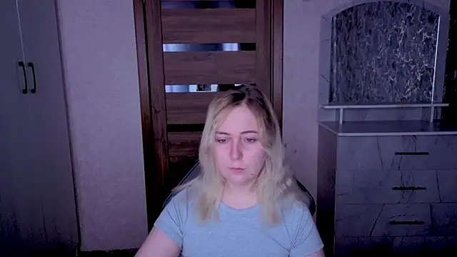Kristy-Max online show from June 26, 2026, 8:58 pm