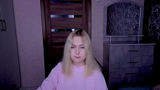 Kristy-Max online show from April 21, 2026, 7:31 pm