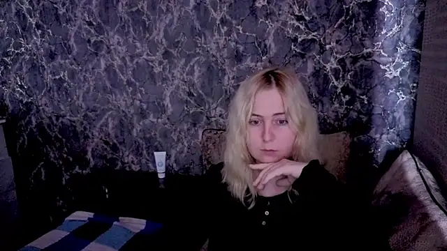 Kristy-Max online show from April 1, 2026, 8:50 pm