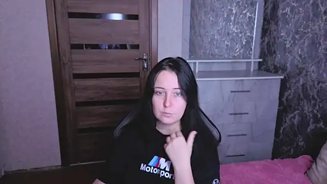 Kristy-Max online show from August 3, 2026, 9:04 am