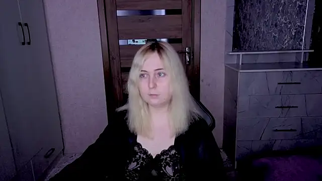 Kristy-Max online show from April 23, 2026, 7:59 pm