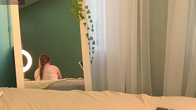 SunnyRisha online show from November 14, 2025, 12:31 pm