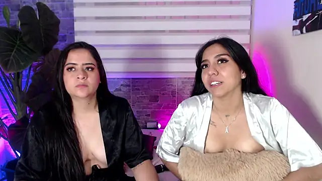 Snapshot of KarolandMichel chatting on March 5, 2025, 6:23 pm KarolandMichel online show from March 5, 2025, 6:23 pm