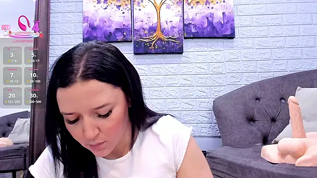 Snapshot of _EmilyJireh_ chatting on April 17, 2026, 7:28 pm EmilyJireh online show from April 17, 2026, 7:28 pm