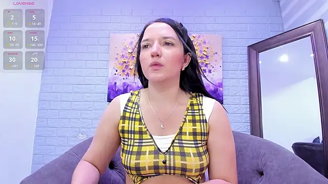Snapshot of _EmilyJireh_ chatting on May 7, 2026, 7:28 pm EmilyJireh online show from May 7, 2026, 7:28 pm