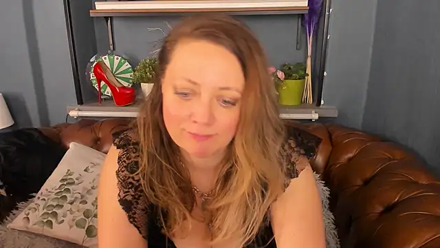 Snapshot of JesiaFoxi chatting on March 22, 2025, 4:47 pm JesiaFoxi online show from March 22, 2025, 4:47 pm
