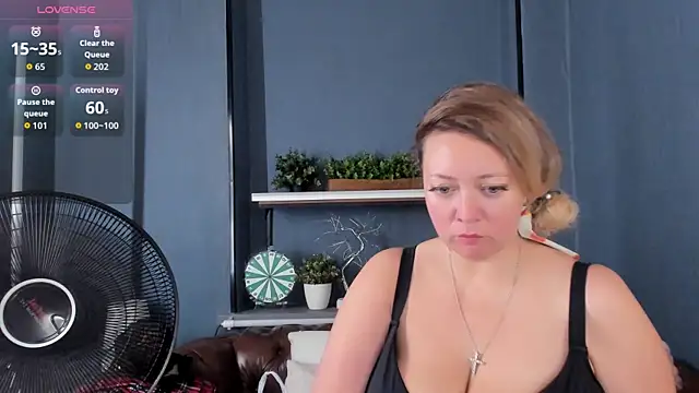 Snapshot of JesiaFoxi chatting on September 13, 2025, 10:37 am JesiaFoxi online show from September 13, 2025, 10:37 am