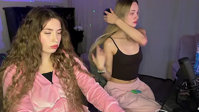 Snapshot of urmissalice chatting on October 4, 2025, 4:19 pm urmissalice online show from October 4, 2025, 4:19 pm