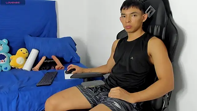 Tonny twink  online show from May 18, 2026, 1:28 am