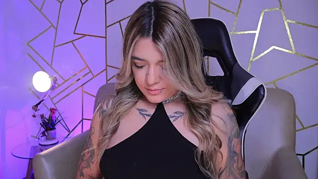 ashleyvalirya online show from September 26, 2025, 4:08 am