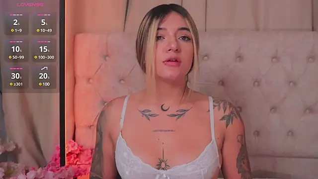 ashleyvalirya online show from March 3, 2025, 7:03 am