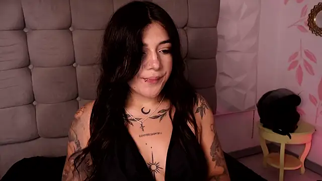 ashleyvalirya online show from March 25, 2026, 8:08 pm