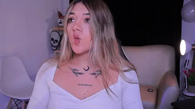 ashleyvalirya online show from October 29, 2025, 4:00 am