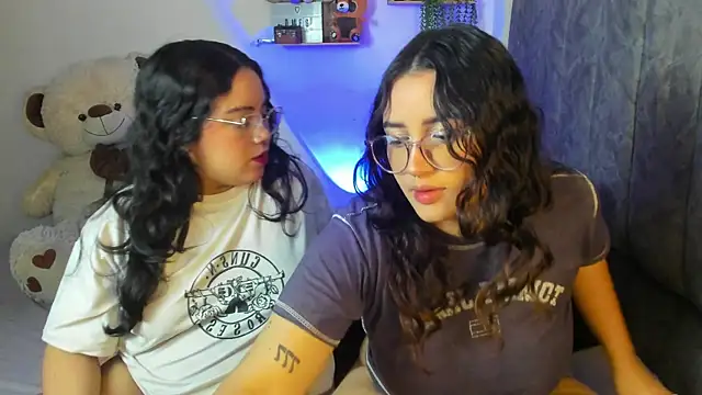 maddie-and-chelsea- online show from November 28, 2025, 9:53 am