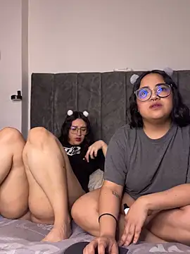 maddie-and-chelsea- online show from April 13, 2026, 11:47 am