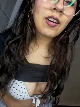 MishuColfer online show from October 28, 2025, 4:57 am