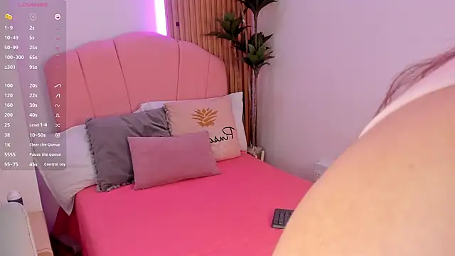 Snapshot of Victoria_vallejo_ chatting on November 7, 2025, 11:37 am Victoria vallejo online show from November 7, 2025, 11:37 am