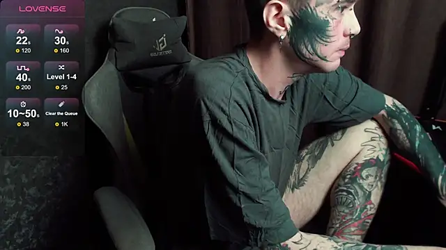 Snapshot of lonelycrystal chatting on October 28, 2025, 9:14 pm lonelycrystal online show from October 28, 2025, 9:14 pm