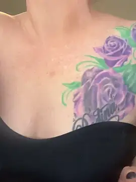 Snapshot of RavenRayyy chatting on October 19, 2025, 3:09 am RavenRayyy online show from October 19, 2025, 3:09 am