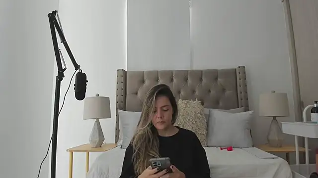 atenea erotic online show from November 13, 2025, 8:02 pm