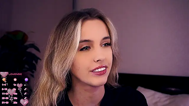 Snapshot of FannyHewson chatting on October 7, 2025, 7:37 pm FannyHewson online show from October 7, 2025, 7:37 pm