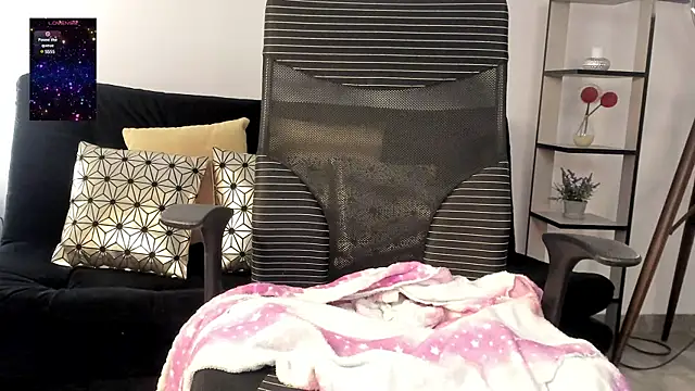 paulinabarnett- online show from February 11, 2025, 12:15 pm